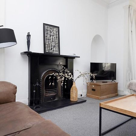 Joivy Delightful Flat With Parking Apartment Edinburgh Bagian luar foto